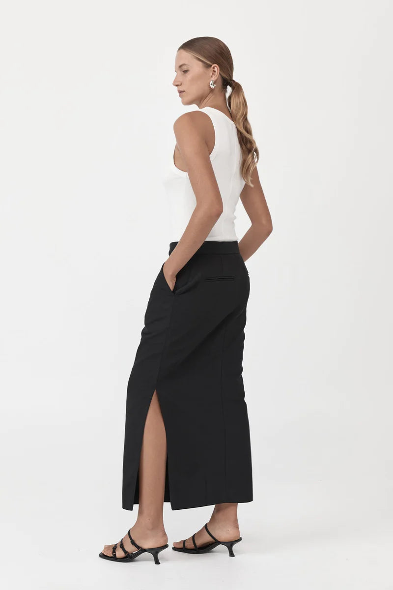 Black a top line tailored skirt